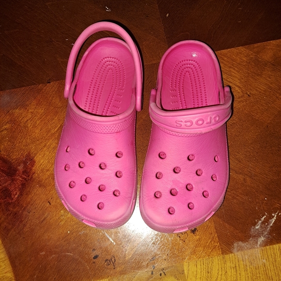 Sz 4 luscious pink CROCS 🌸 - Picture 3 of 5